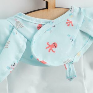 Slabbetje - Lichtblauw - Met ruffles - 35x27 cm - Waterdicht