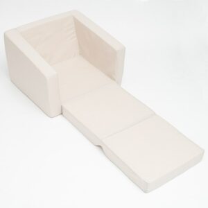 Comfortabele beige peuterstoel met olifantenrugkussen